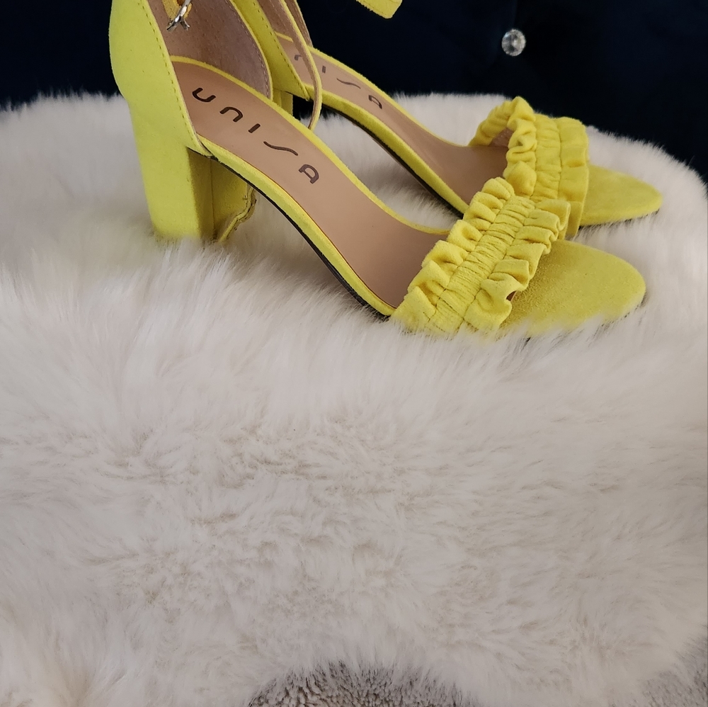 NWOT!! Bright yellow lime green sandals with heel. - Picture 3 of 5